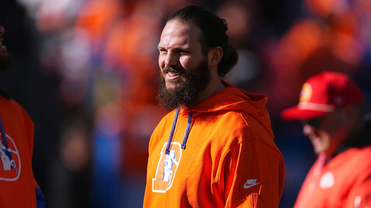 Alex Singleton, Broncos, sets the goal of being better than the Super Bowl 50 defense: "That's what we need to chase"
