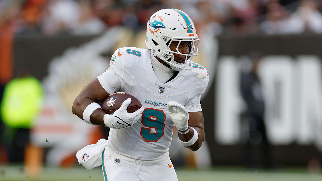 Mike McDaniel says Jonnu Smith is "very important" for offenses, hoping tea remains with dolphins