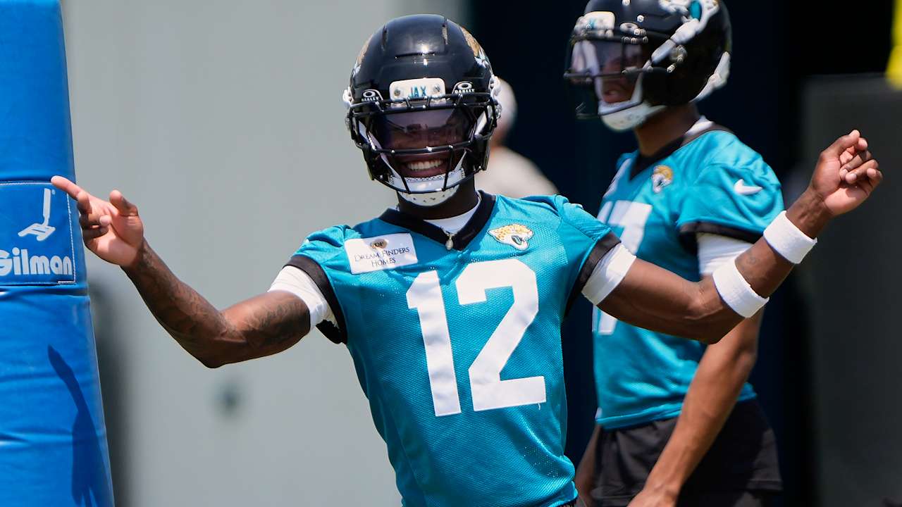 Travis Hunter, Jaguars, flashes gorgeous ball skills with highlights of interception on Otas