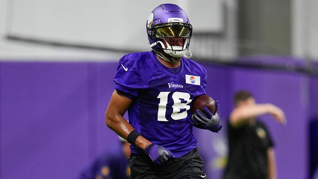 Vikings HC Kevin O'Connell tells Justin Jefferson to deal with a mild hamstring strain