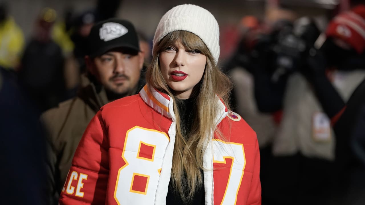 Taylor Swift Geeked out over Chiefs Draging Xavier Worthy
