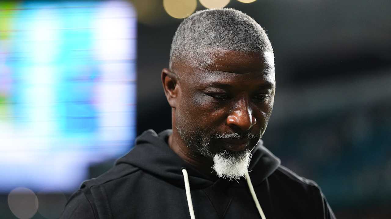 Aaron Glenn rips 'very disappointing' jets in the locker room after losing dolphins