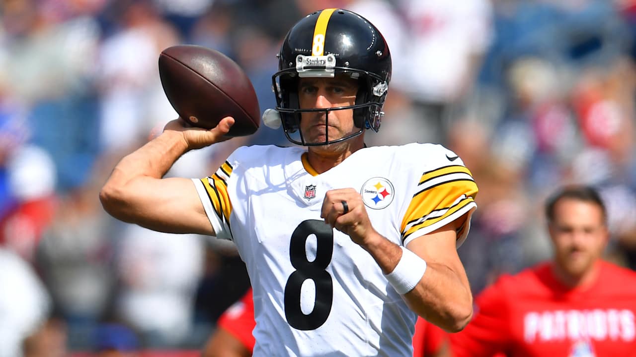 Aaron Rodgers moves past the former teammate Brett Favre with 509. The career Touchdown Pass