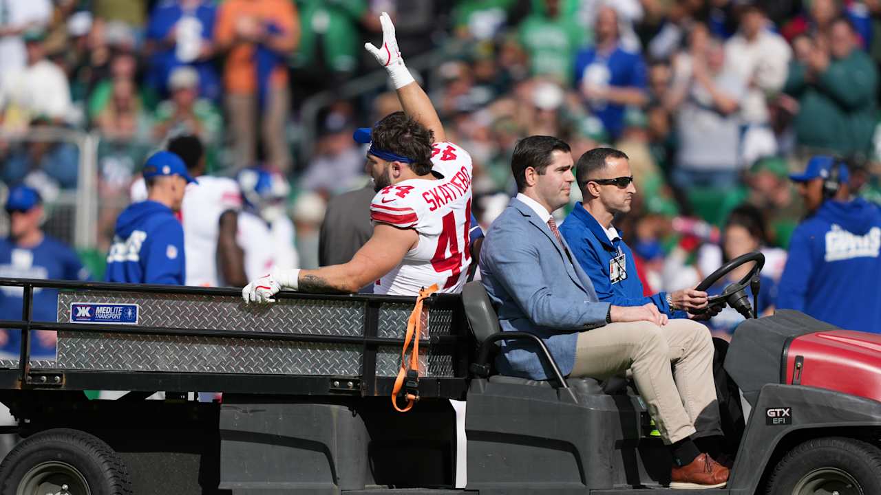 Giants RB Cam Skattebo sprains ankle against Eagles, taken to hospital for further evaluation