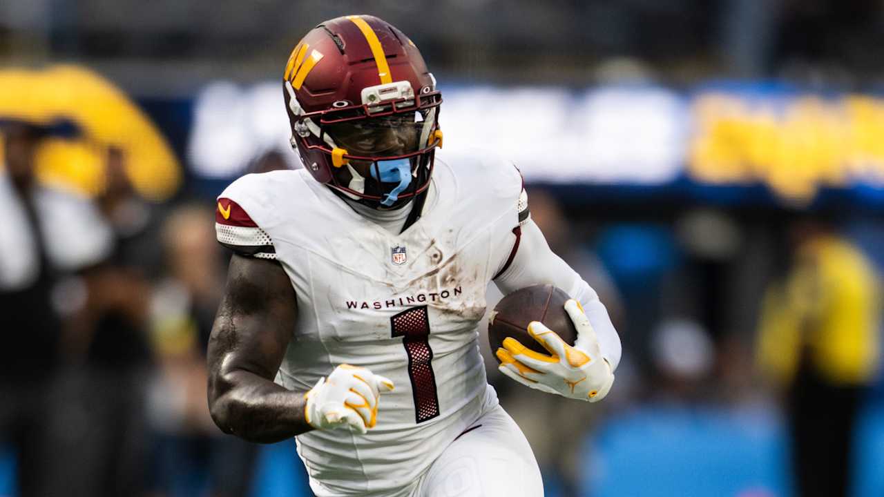 Officers Wr Deebo Samuel (heel) active for Monday night against Bears