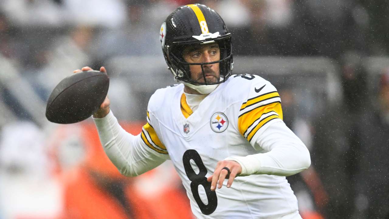 Aaron Rodgers has "full confidence" the Steelers will bounce back and win the AFC North after a loss to the Browns