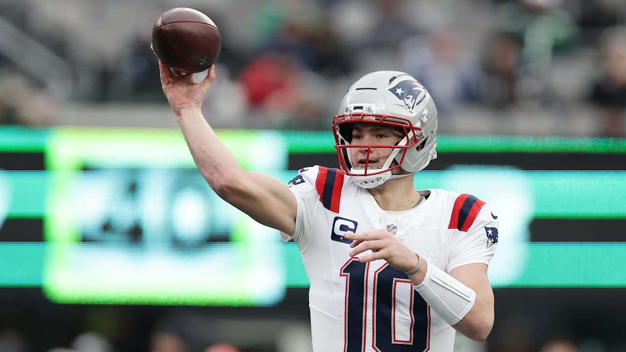 Mike Vrabel's ultimate 'arts and crafts' game ball award for Patriots star QB Drake Maye