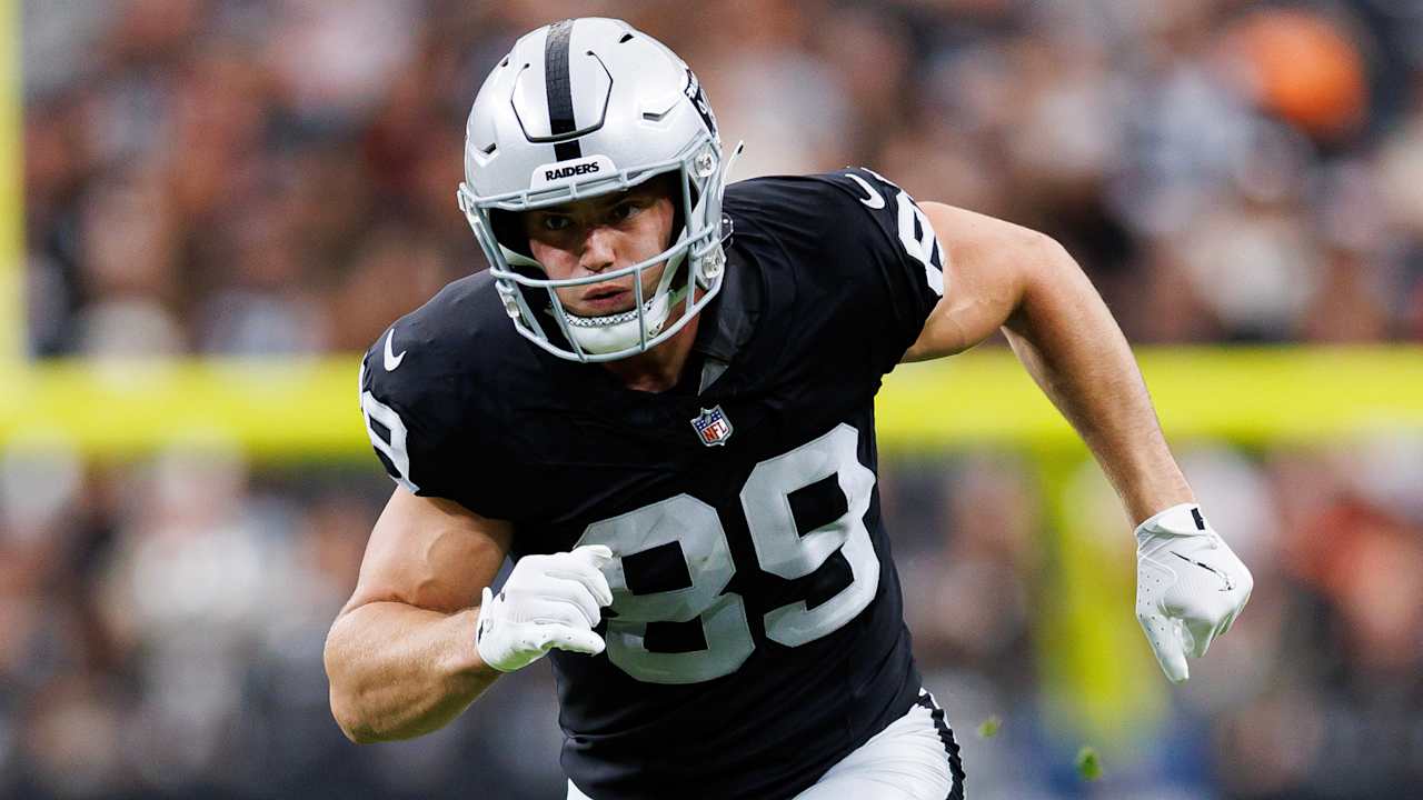 Raiders place Pro Bowl TE Brock Bowers (knee) on injured reserve