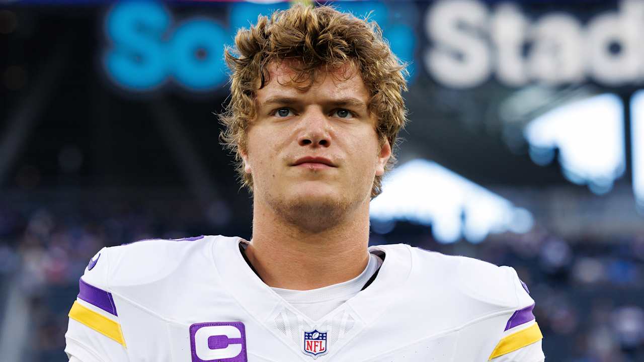 Vikings QB JJ McCarthy has hairline fracture in right hand, won't play against Lions; Max Brosmer to start