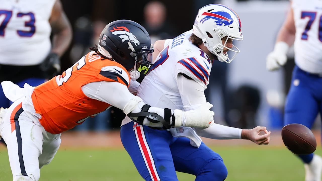 Bills' Josh Allen laments playoff loss to Broncos: 'Feel like I let my teammates down tonight'