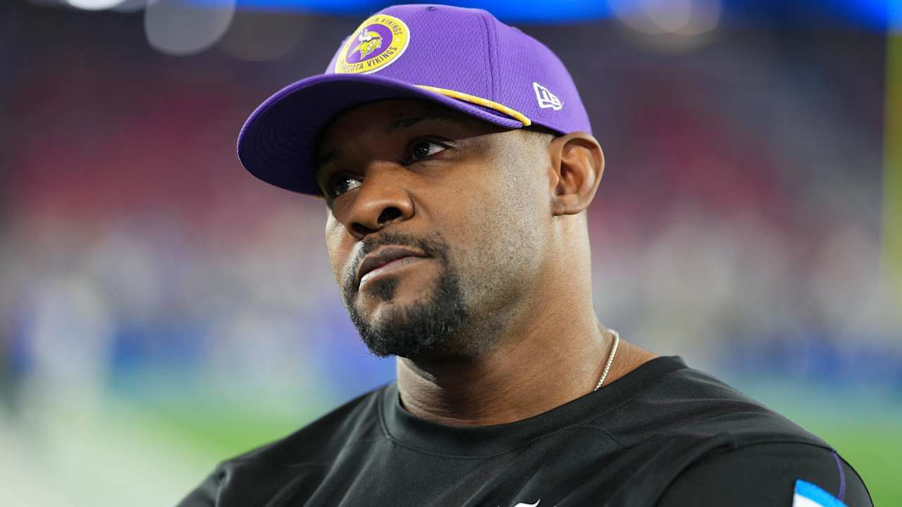 Kevin O'Connell has 'high confidence' Vikings will keep DC Brian Flores as coaching carousel rotation