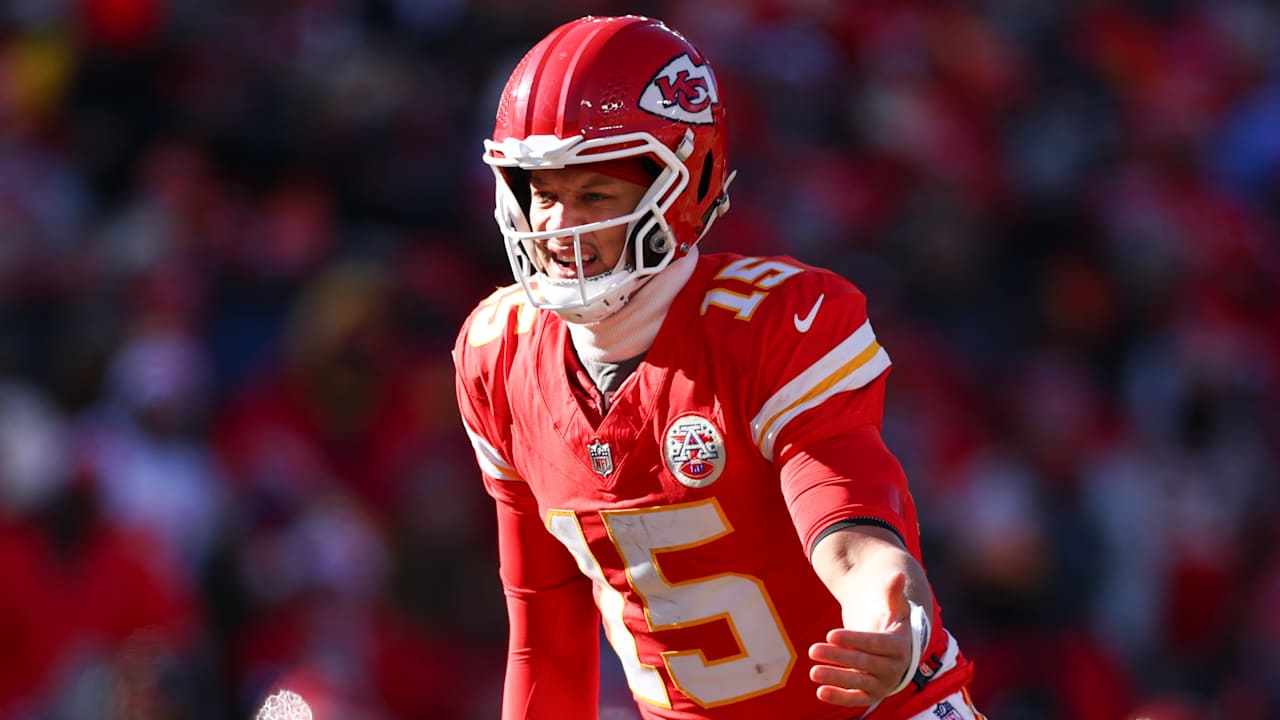 Chiefs restructure Patrick Mahomes contract to free up more than $43 million in cap space
