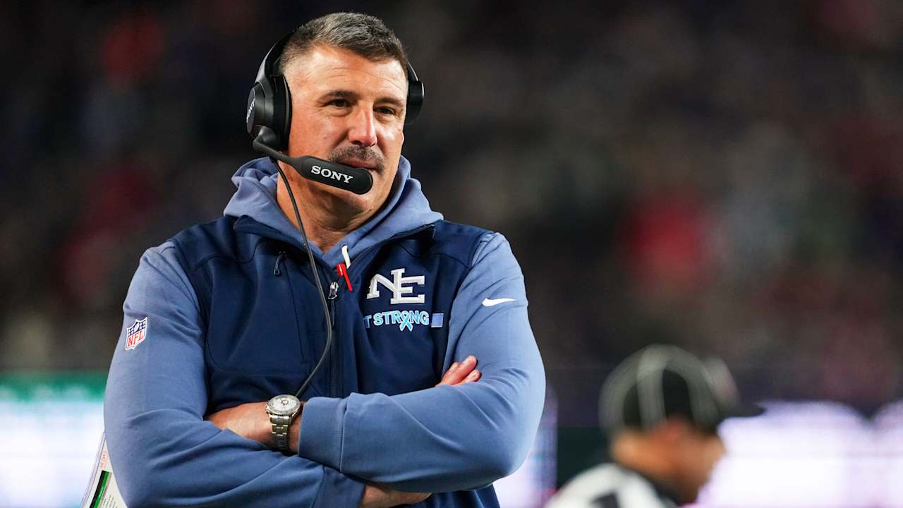 Patriots HC Mike Vrabel named 2025 AP NFL Coach of the Year