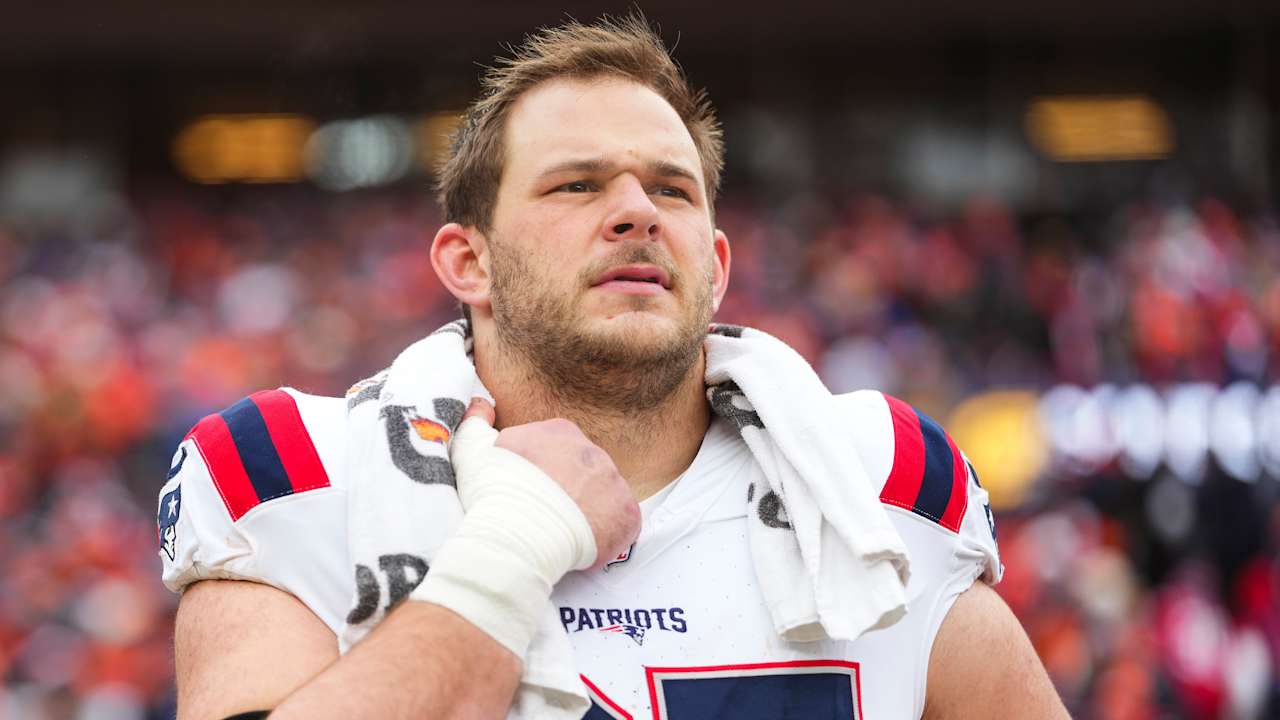 Bears acquire quarterback Garrett Bradbury from Patriots to replace retired Drew Dalman