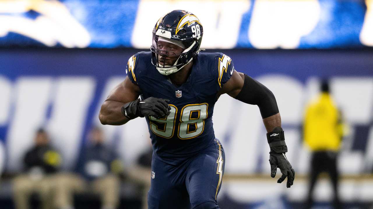 Chiefs sign running back Odafe Oweh to a four-year, $100 million contract