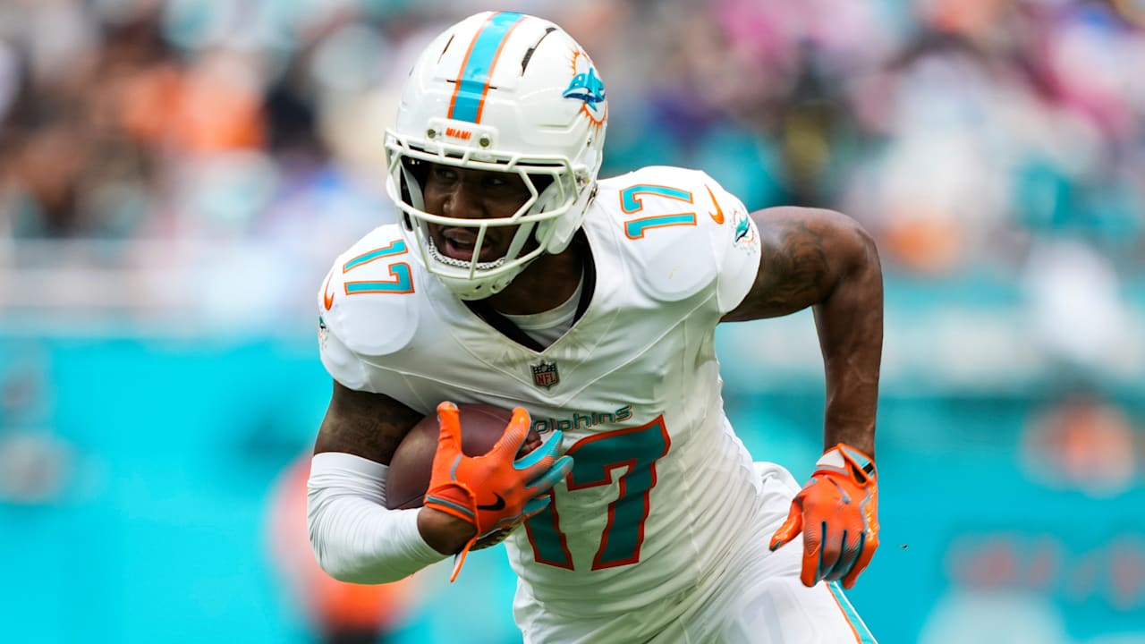 Dolphins trade WR Jaylen Waddle to Broncos for draft picks, including 2026 first rounder