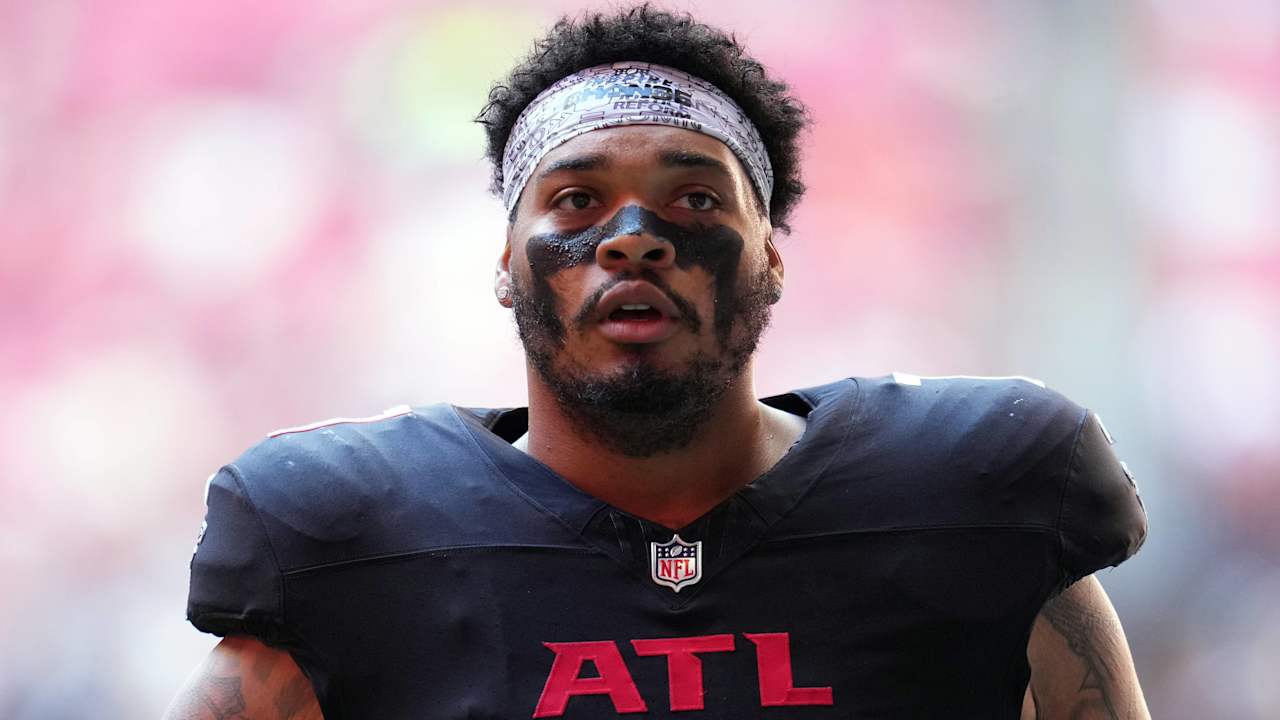 Former Falcons OT Elijah Wilkinson blasts former team: 'Good luck with that clown show over there'