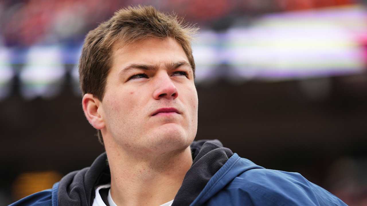 Patriots QB Drake Maye shaves head, says injured shoulder 'shouldn't be a problem'