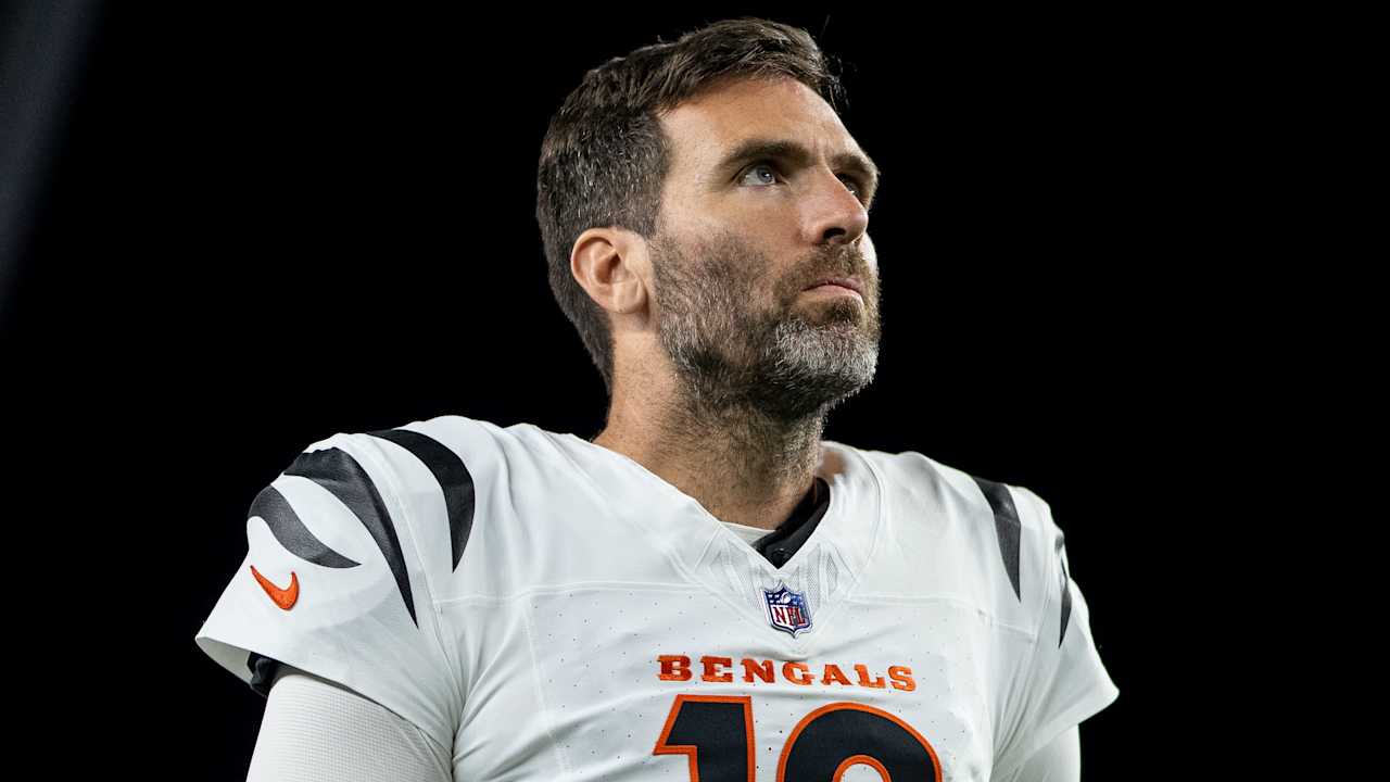 The Bengals bring back veteran QB Joe Flacco on a one-year deal