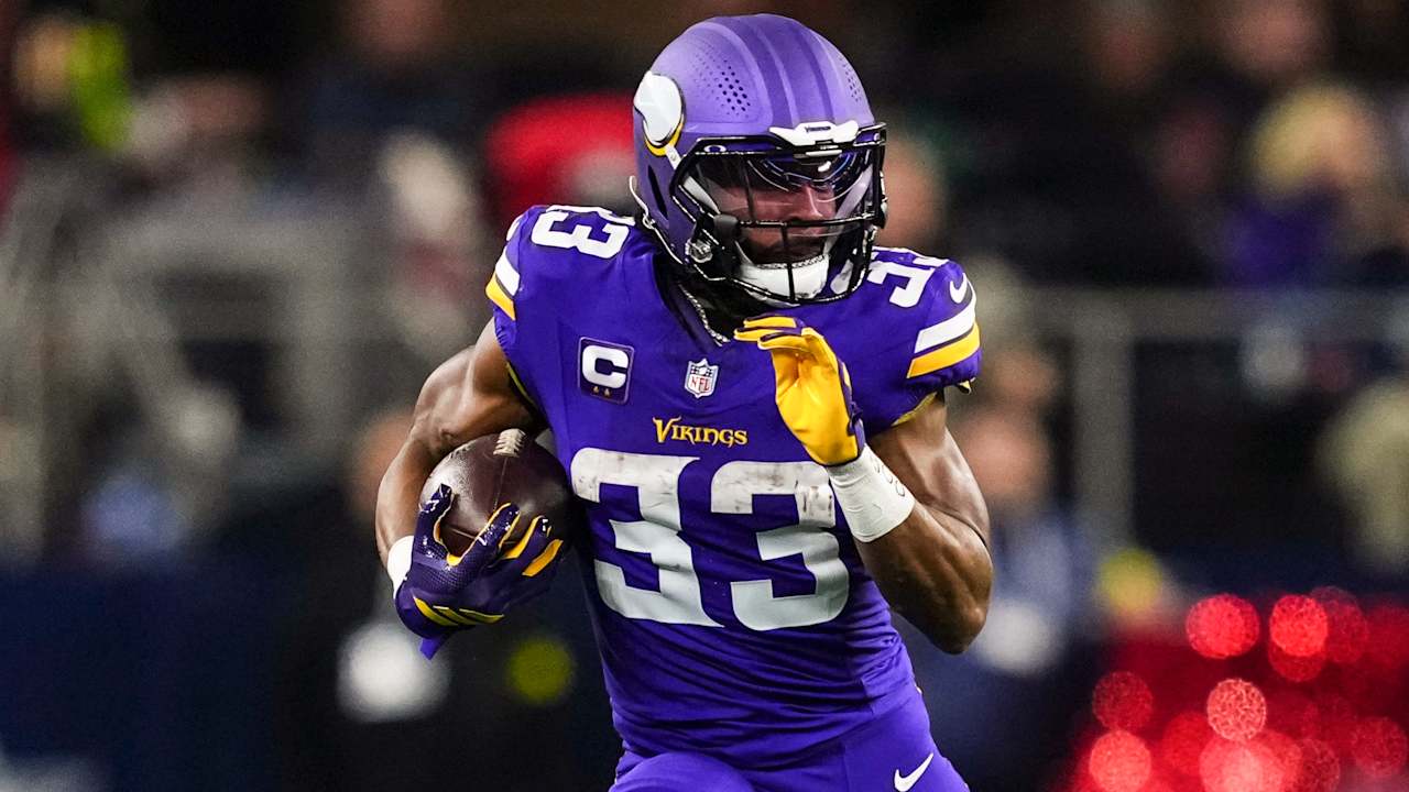 Vikings RB Aaron Jones agrees to revised contract to keep him in Minnesota through 2026 season