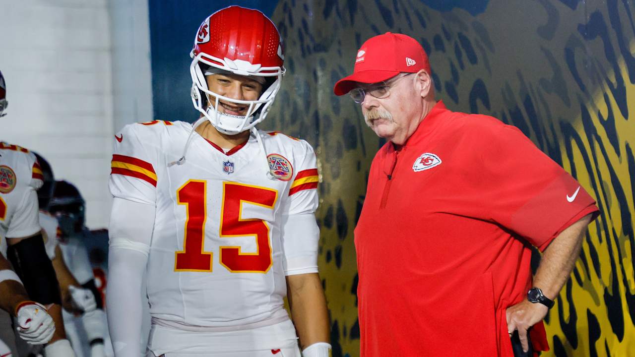 Andy Reid: Chiefs schedule no indication on Patrick Mahomes' health; QB 'making progress' with knee injury