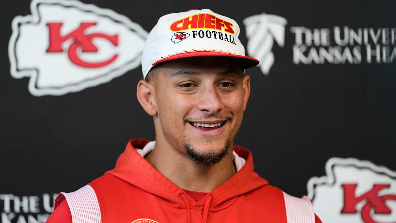 Chiefs QB Patrick Mahomes in 'good place' with knee rehab, hopes to be ready for Week 1