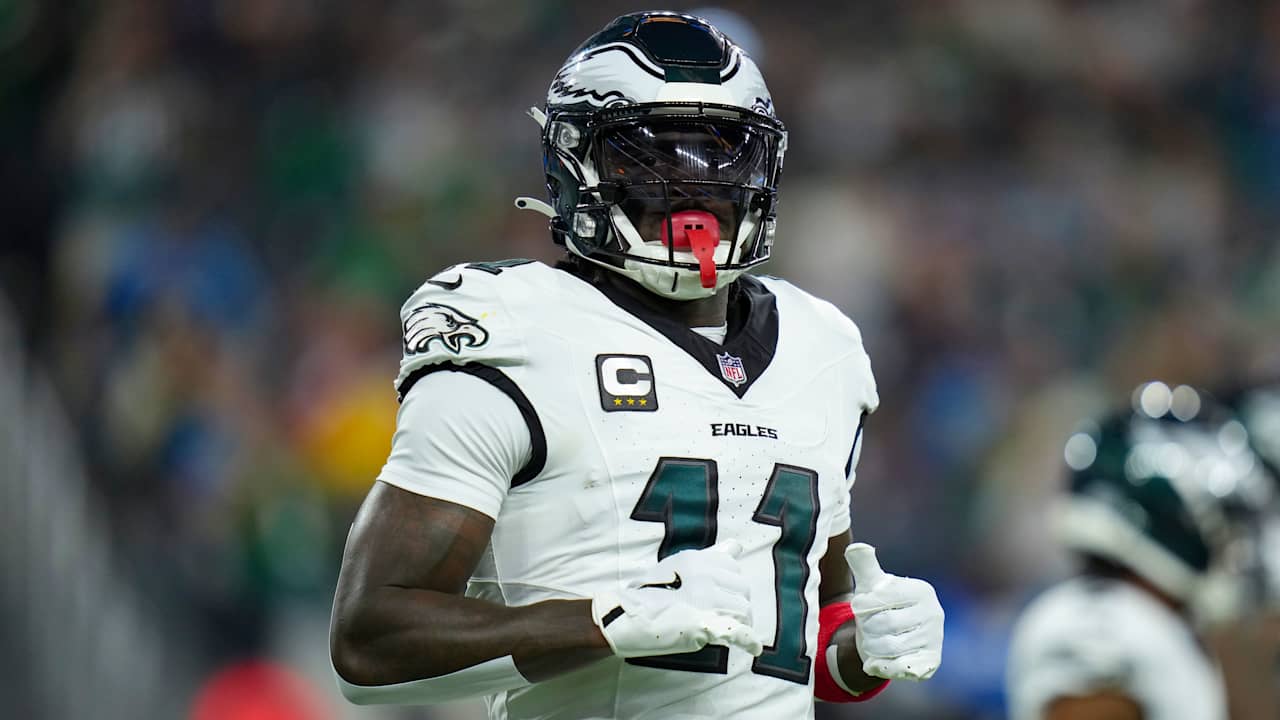 Eagles stars stay focused despite "if" AJ Brown trade still lingering