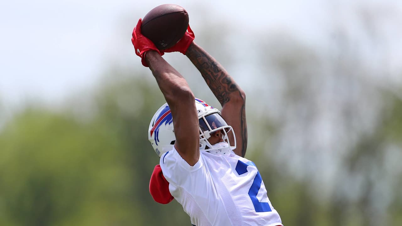 New Bills WR DJ Moore admits to 'growing pains' in Buffalo, confident 'it'll be perfect later'
