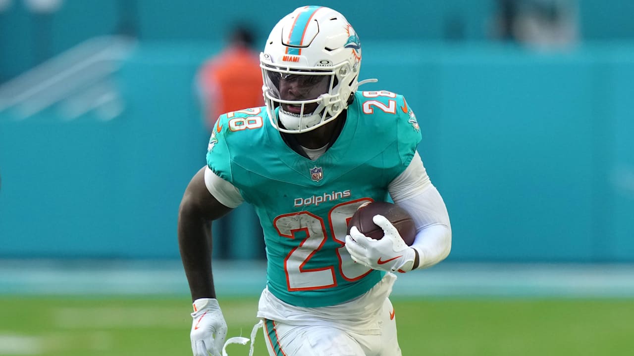 RB De'Von Achane on new contract extension: Dolphins 'made it clear' trade didn't happen