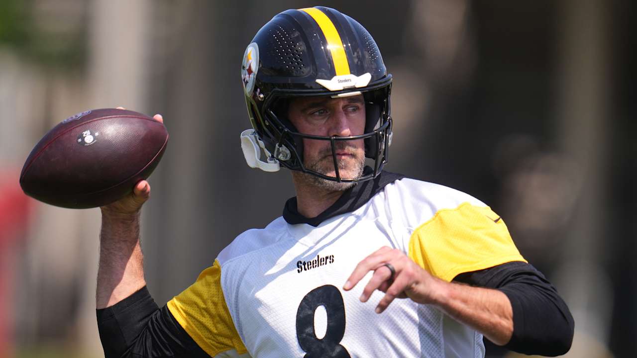 The Steelers teammates are thrilled to welcome QB Aaron Rodgers back to Pittsburgh