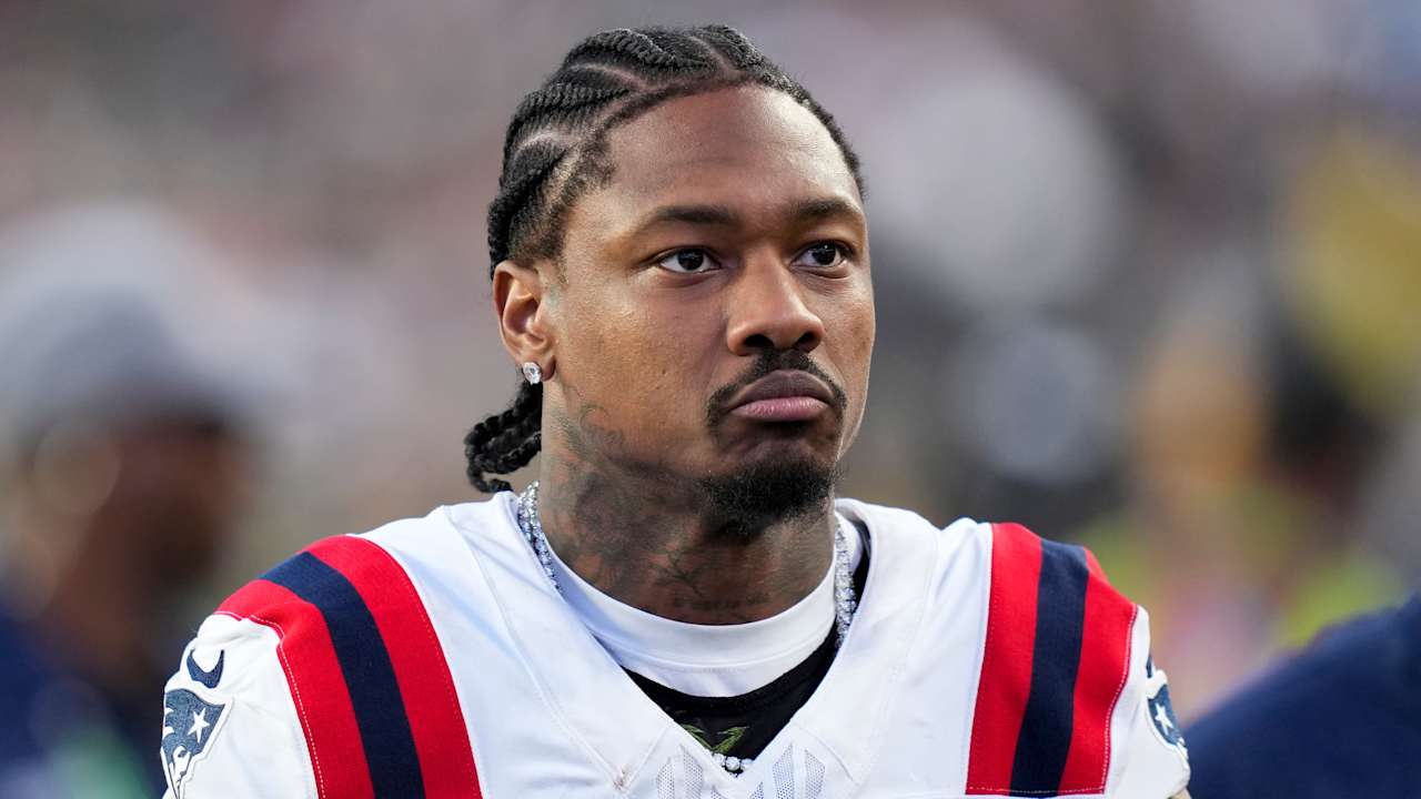 Stefan Diggs to the bosses? Free agent WR open to playing for hometown team: 'Don't rule it out'