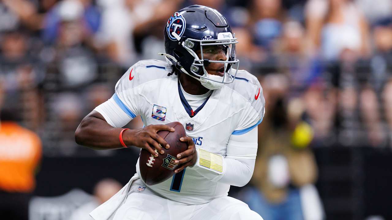 Titans' Robert Saleh dismisses questions about Cam Ward's accuracy issues