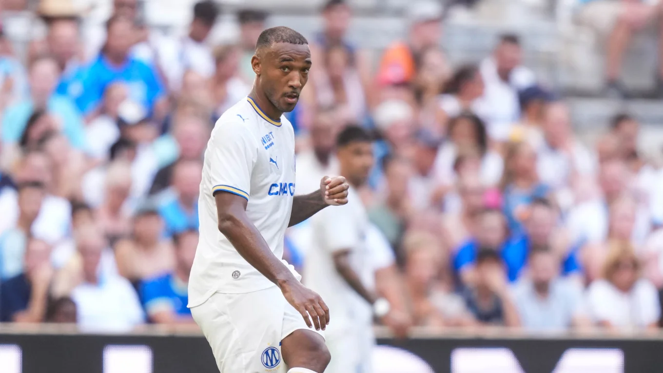 Olympique de Marseille confirms a “significant period of unavailability” for Cornelius after a serious hip injury.
