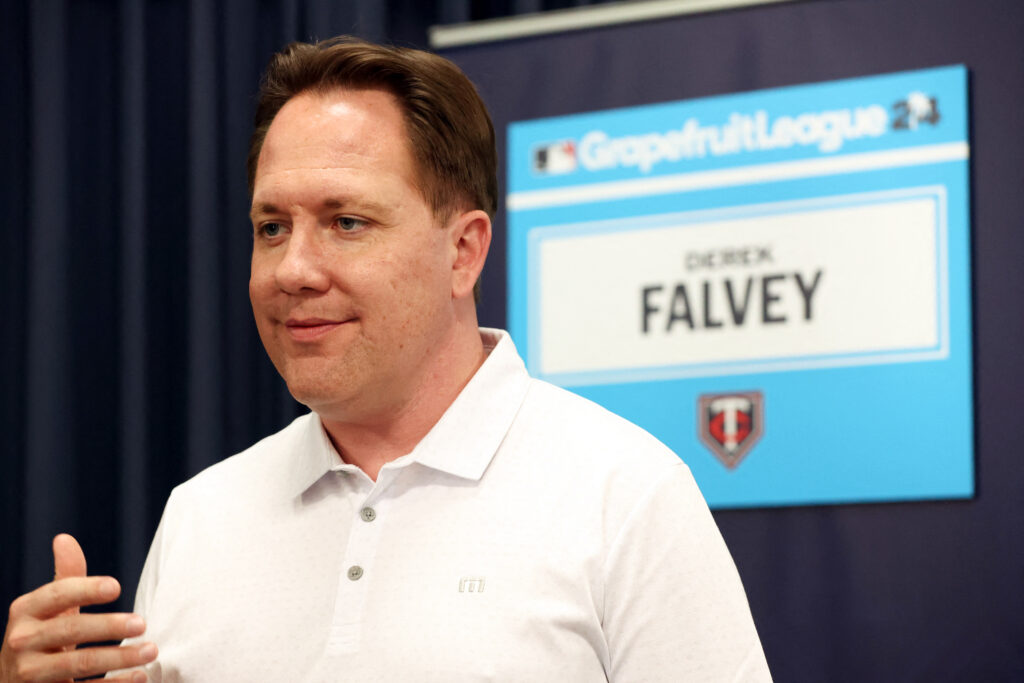 Mets announce hiring of Derek Falvey for a front‑office position.