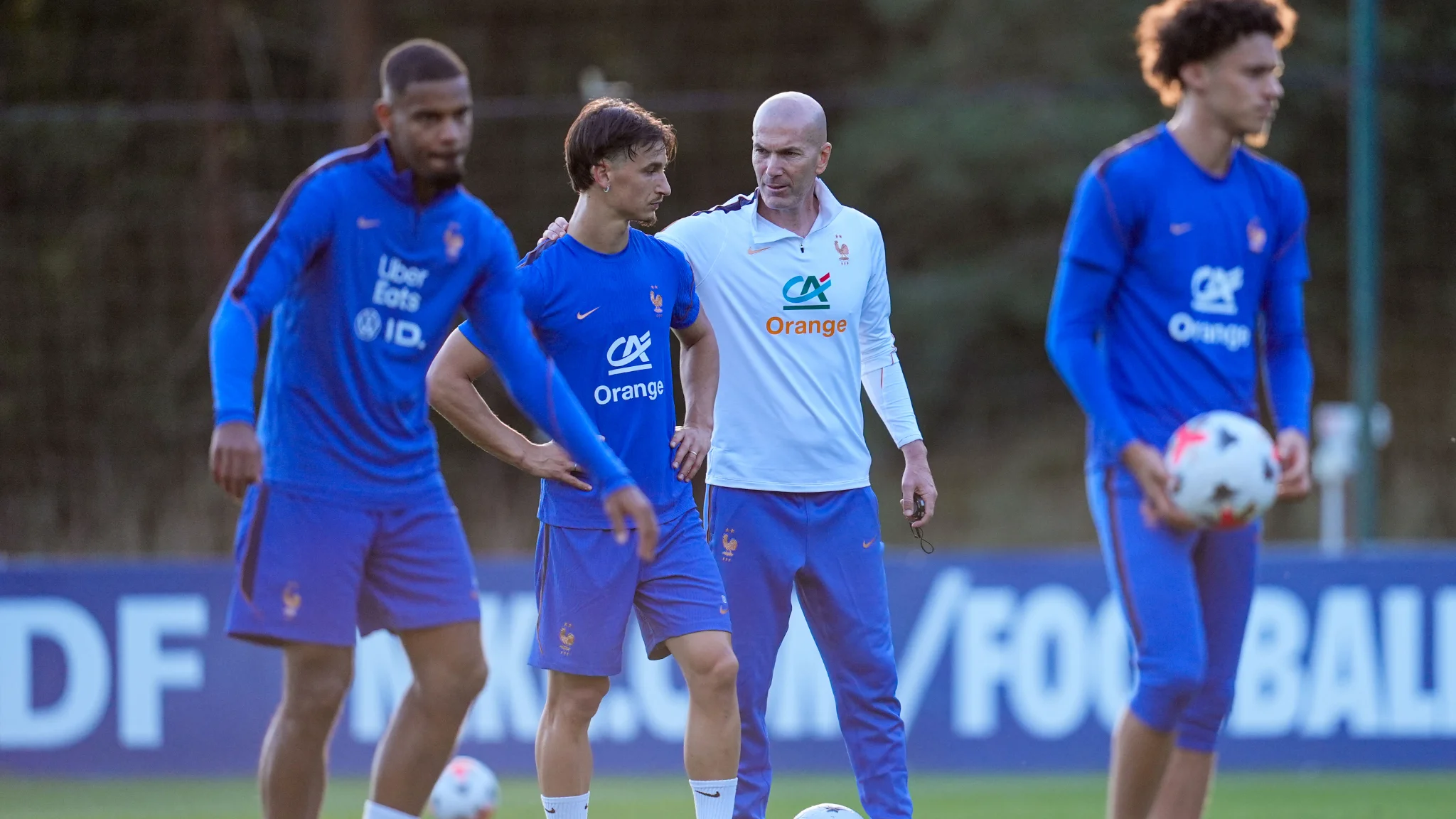 cette vidéo que Zidane a montré aux joueurs pour leur rappeler l'importance de l'équipe de France