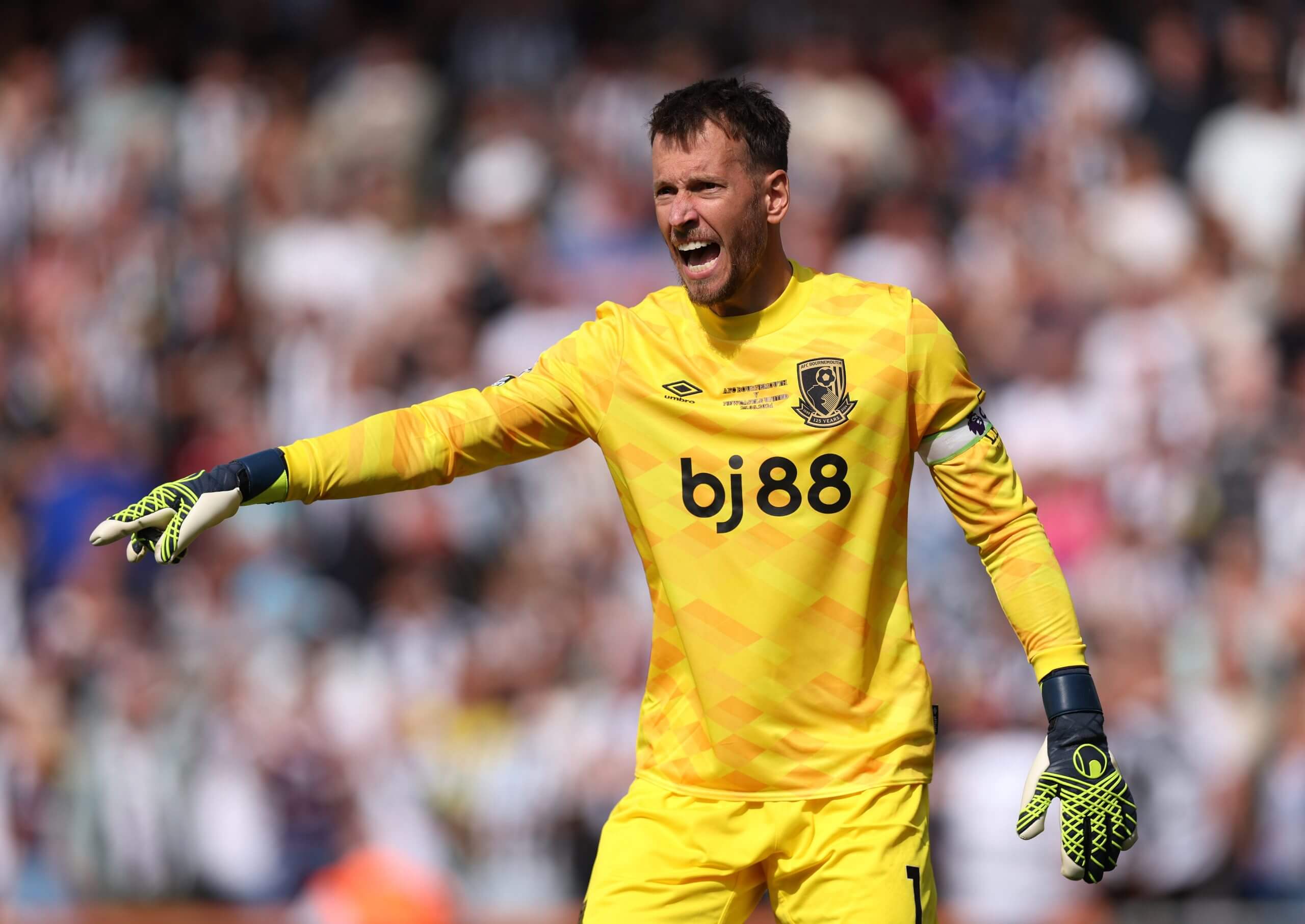 Neto playing for Bournemouth in August 2024