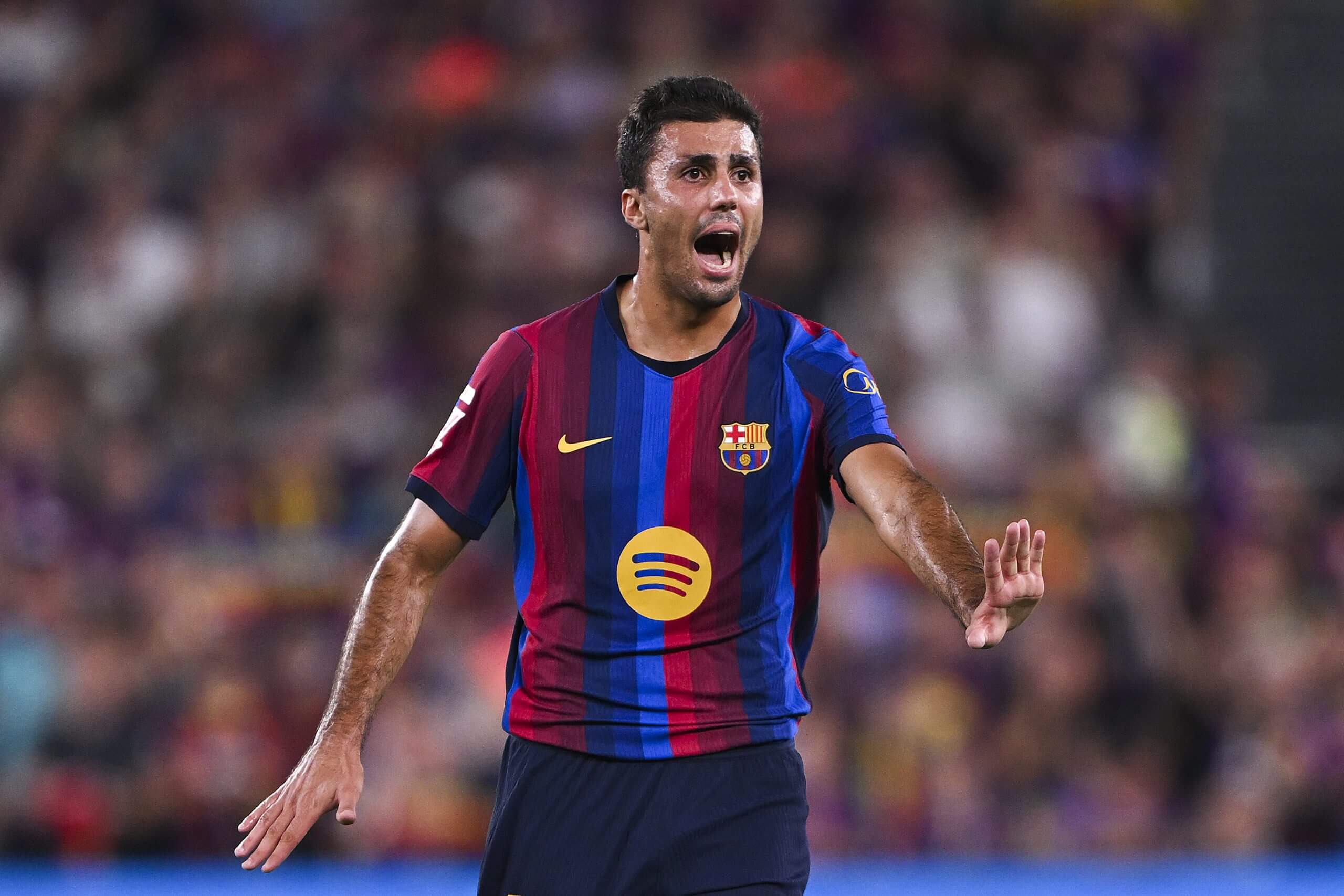 Rodri playing for Barcelona during the 5‑2 win over Rayo Vallecano on Monday night