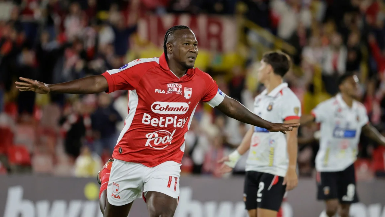 Santa Fe eliminated from Copa Sudamericana after 2‑0 defeat to Vasco da Gama in Brazil, following a controversial goal and injury.