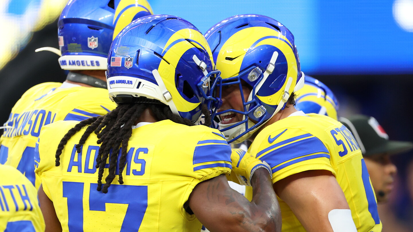 Monday Night Football: Matthew Stafford, Davante Adams have Rams up 14-3 at halftime