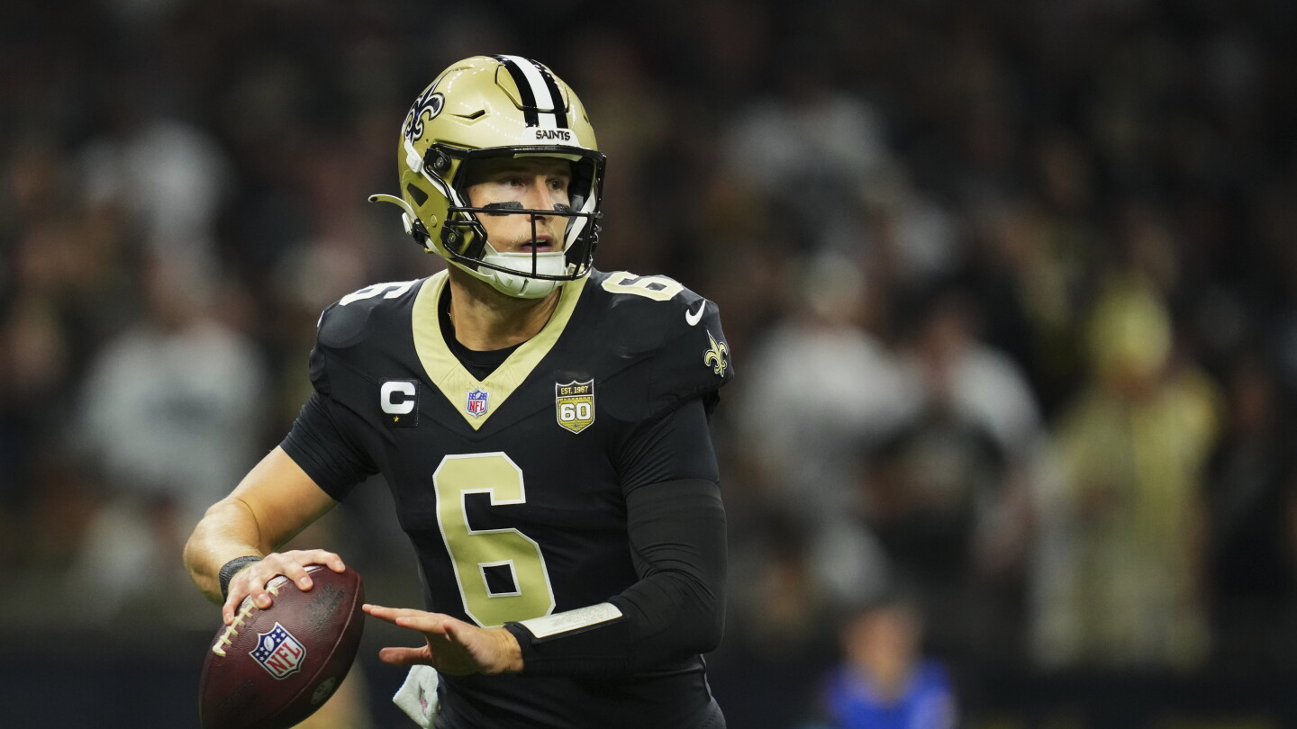 Saints score two quick touchdowns to lead Raiders 27-16 in third quarter