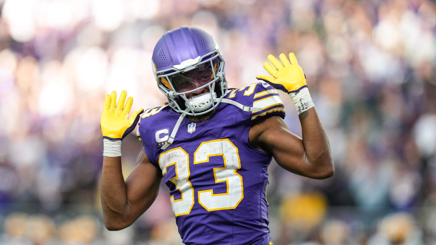 Aaron Jones cleared to play for Vikings on Sunday