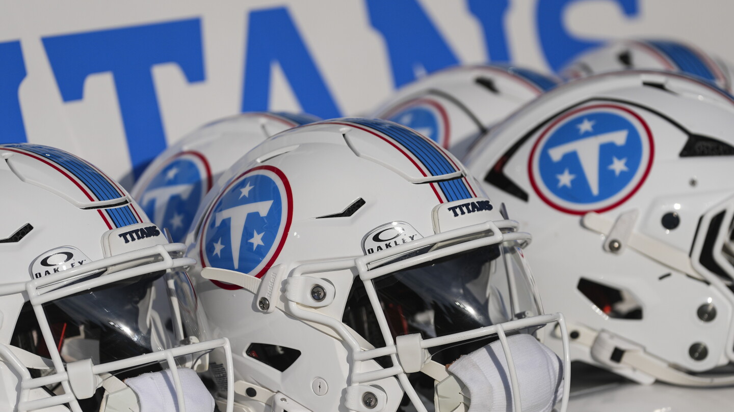 Titans place offensive linemen Fernando Carmona and Jackson Slater on injured reserve.