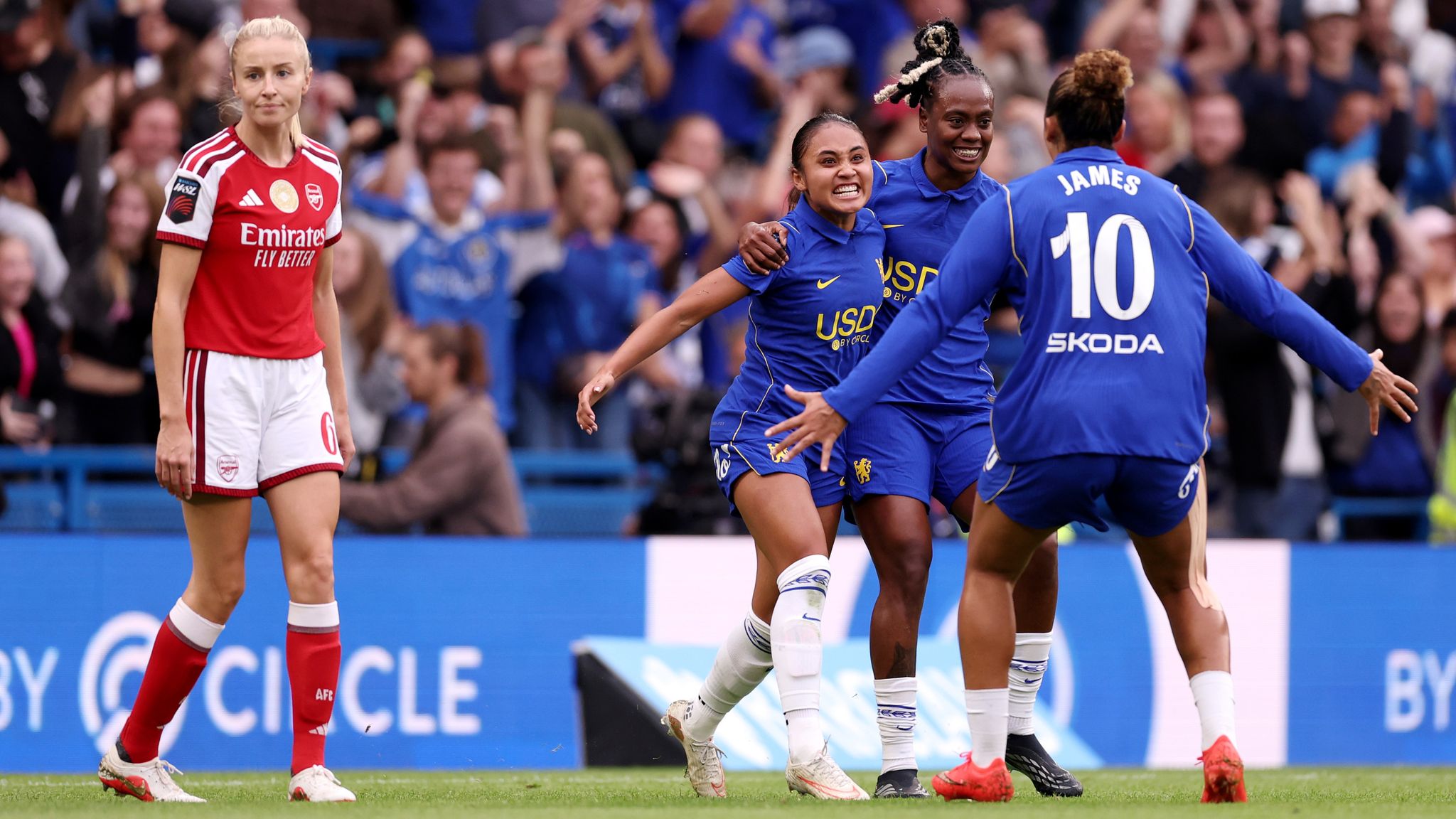 Alyssa Thompson celebrating her opener with Chelsea teammates