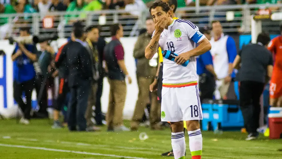 Andrés Guardado playing for Mexico against Chile in the 2016 Copa América.