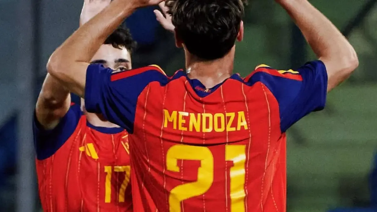 Mendoza brilla en el vendaval que lleva a España Sub-21 al Europeo