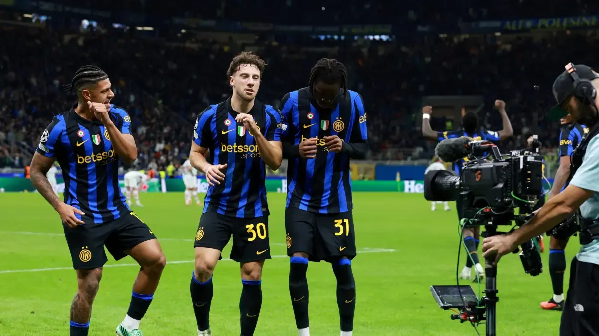 Un Inter con 10 suma su primer triunfo y respira
