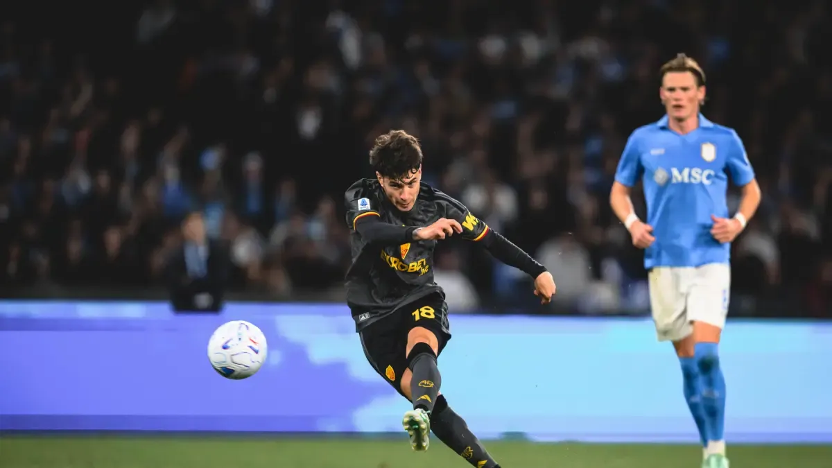 Thrilling 3-3 draw between Napoli and Roma featuring a bicycle kick at the Diego Armando Maradona stadium