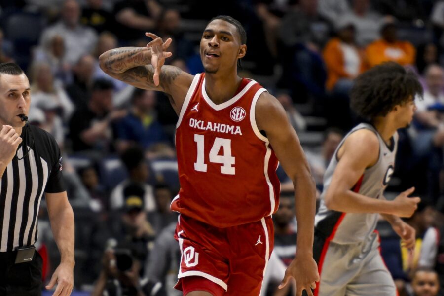 Pelicans signing Jalon Moore