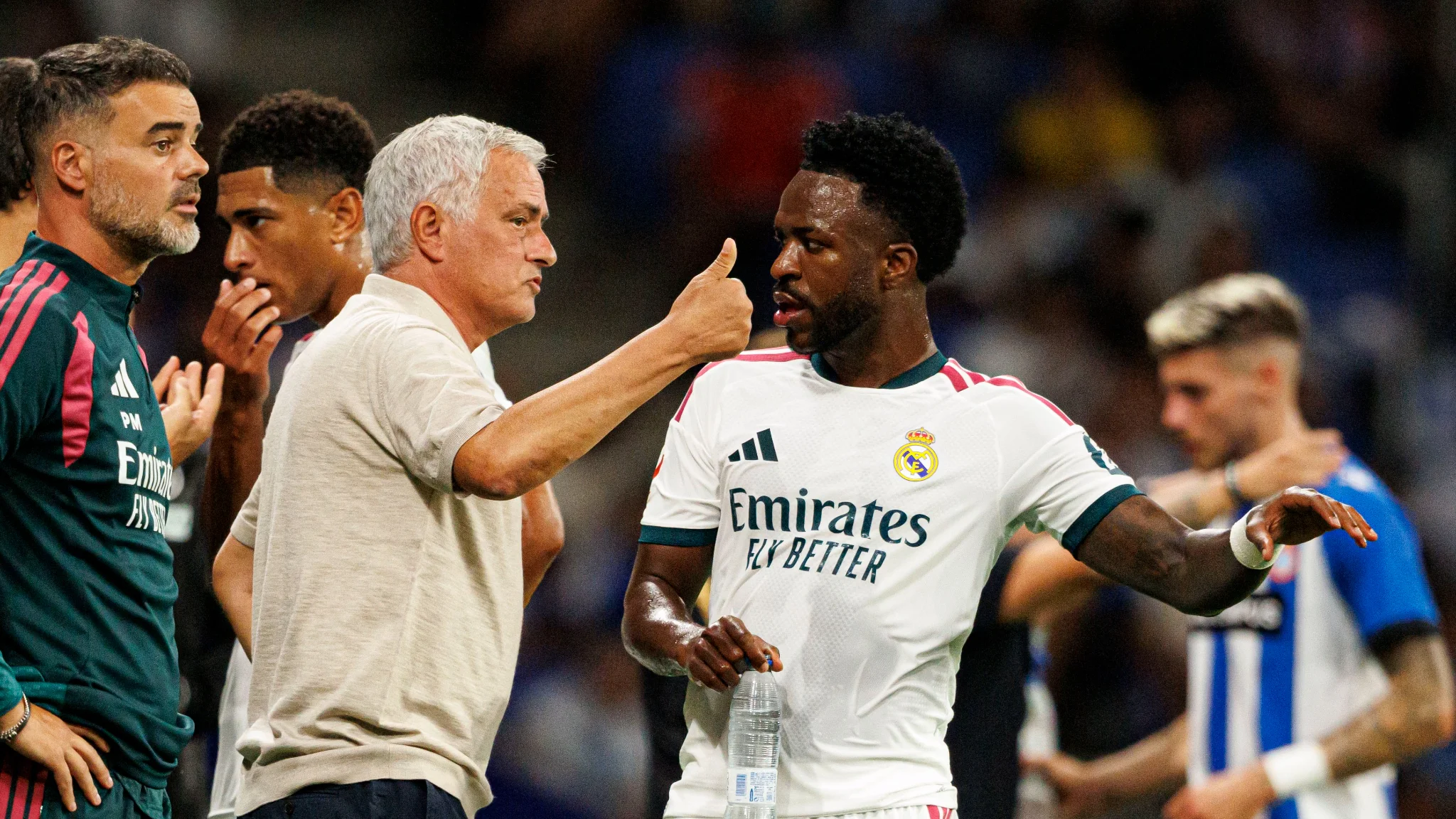 Mourinho defends Vinícius amid criticism and suspension