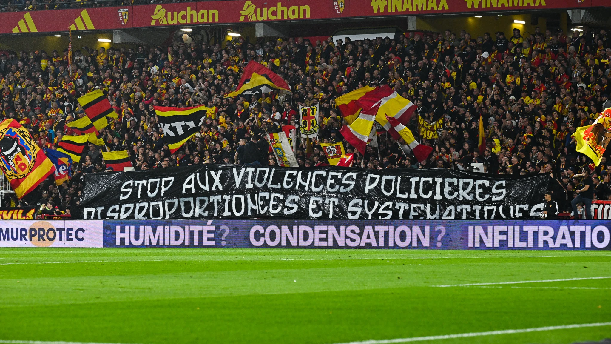 Lens ultras banner against police violence